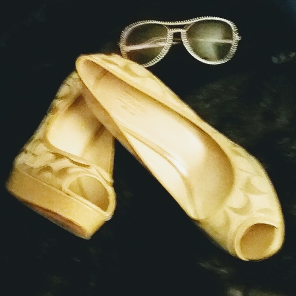 Pin - Picture 2 of 2